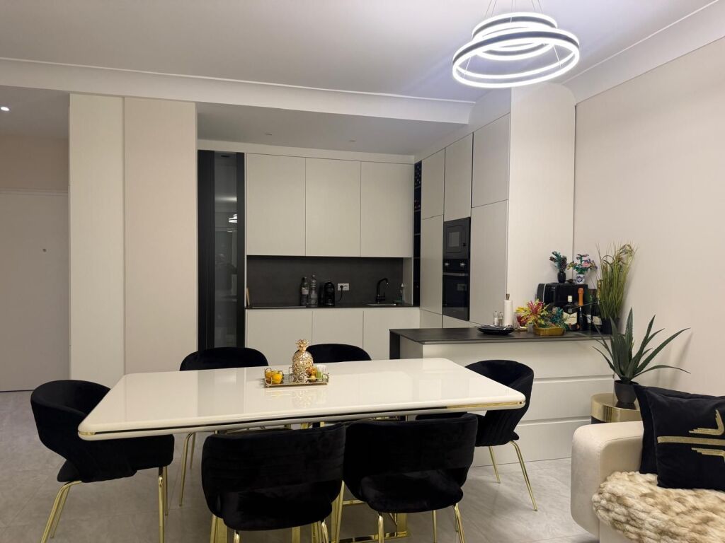 Joy Residence Teg, vendesi in vendita appartamento 2+1+2 più garage.
