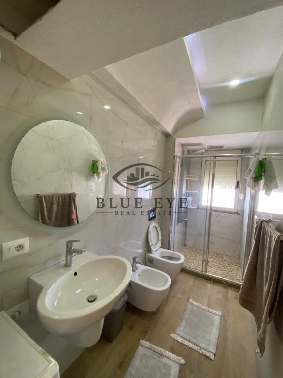JEPET ME QIRA – APARTAMENT 2+1 PRANË GJYKATËS!