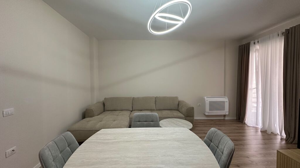 Apartament 1+1+ post parkimi per qera tek E88 Laprake !