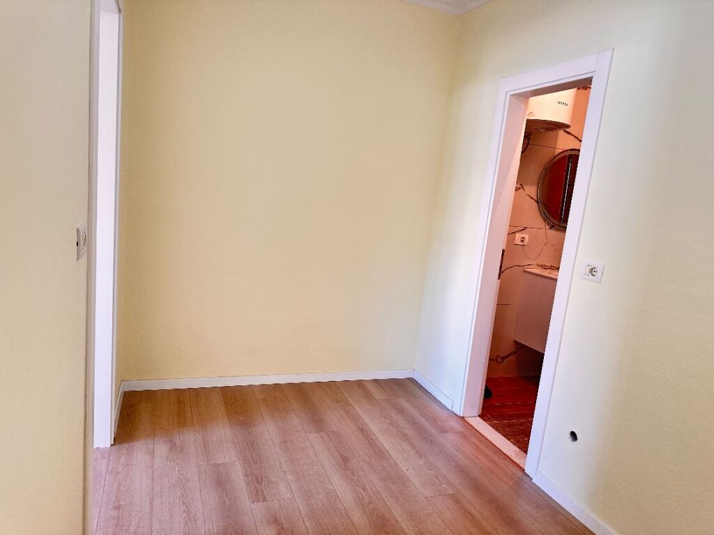 🏡 **Apartament 1+1 për Shitje – Rruga Irfan Tomini**  