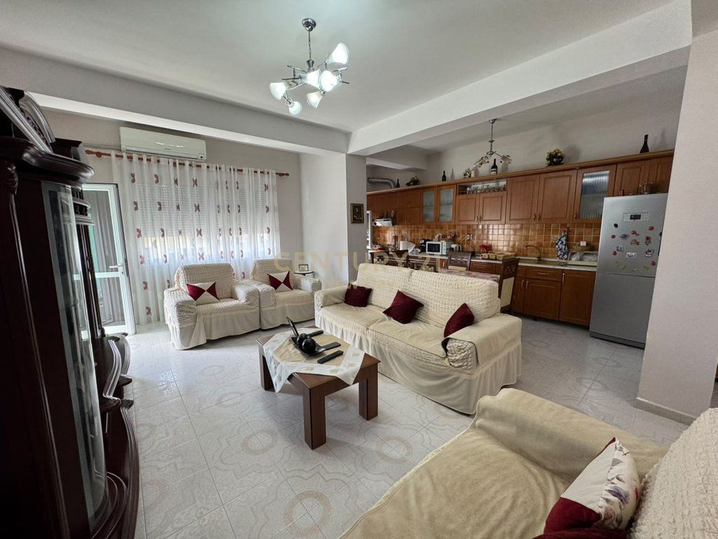 SHITET APARTAMENT 3+1+2 + POST PARKIMI PRANE TREGUT FSHATAR!