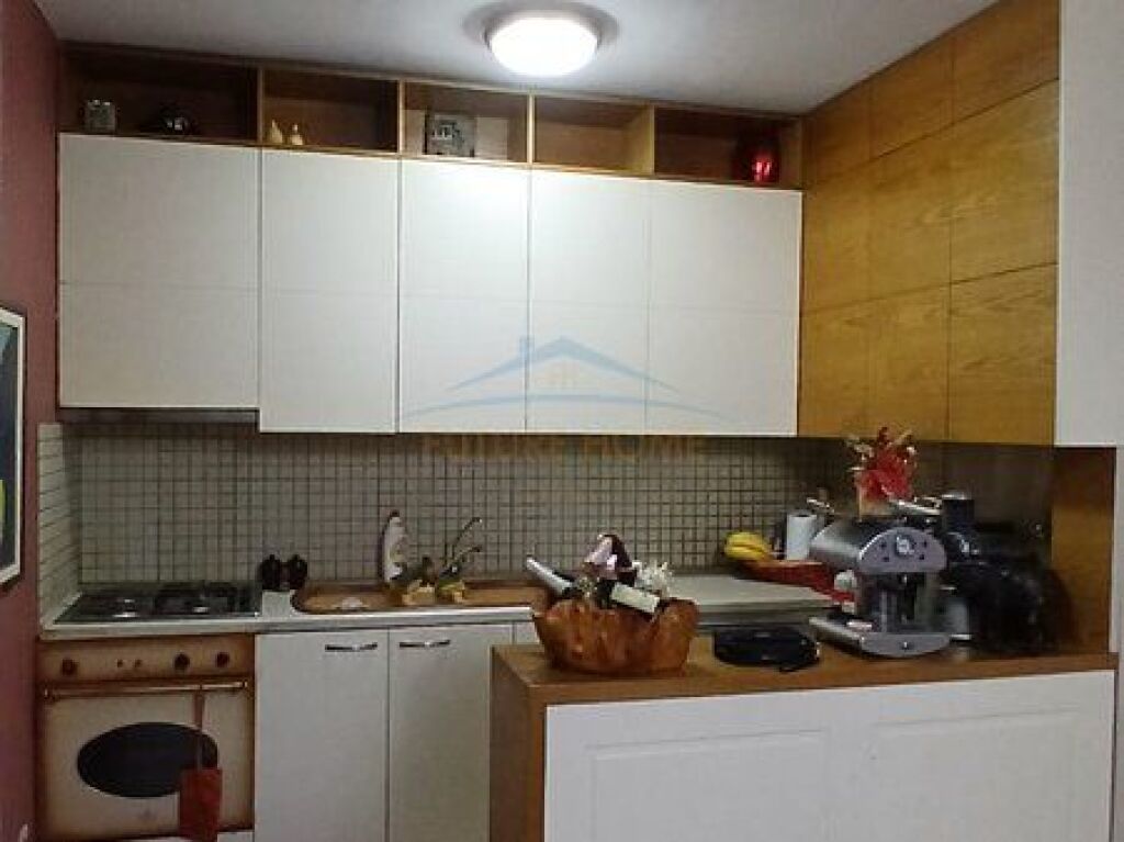 Shitet , Apartament 2+1 , Komuna e Parisit , Tirane