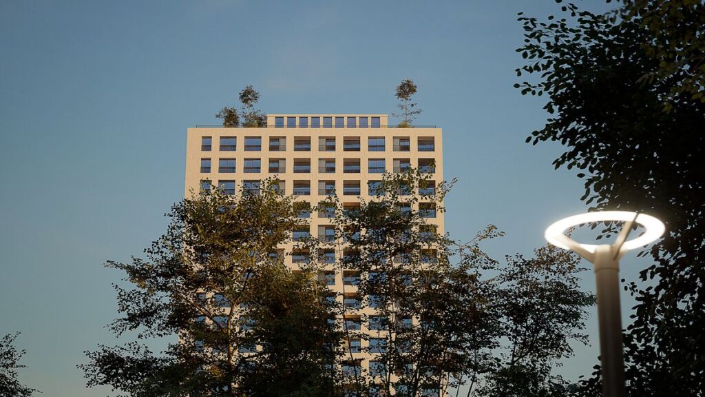 🏙️ APARTAMENT 2+1 NË SHITJE – BULEVARDI, KATI 23