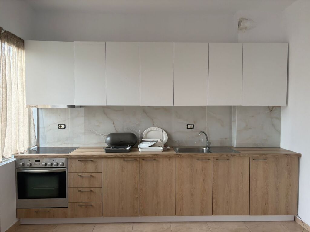 Affitto | Apartament 2 + 1 | Rruga Bektash Berberi | 700 €/mese