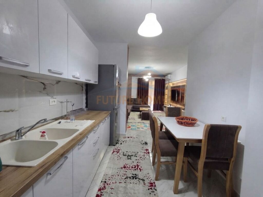 Shitet , Apartament 2+1+2 , Selvia , Tirane