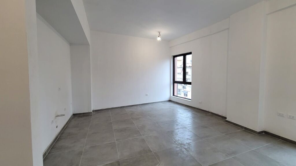 OFFICE FOR RENT 56 M2 21 DECEMBER 65,000 LEKE
