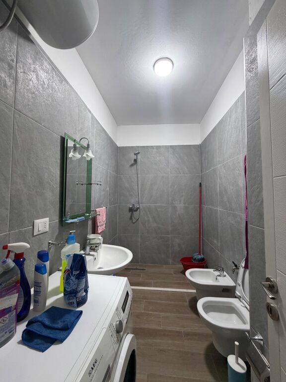 Affittasi 2+1+parcheggio Kodra e Diellit 850€