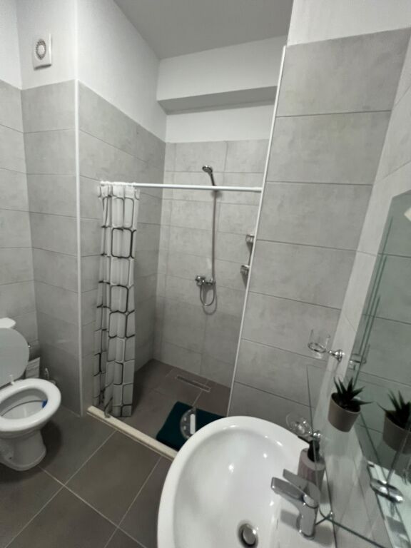 📣 QERA Apartament 2+1 Me 2 Tualete Dhe Parking 📍 Kompleksi Mangalem 21, Ali Dem ✨
