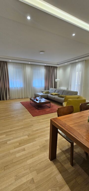 JEPET ME QIRA – APARTAMENT 3+1+3 + PARKIM