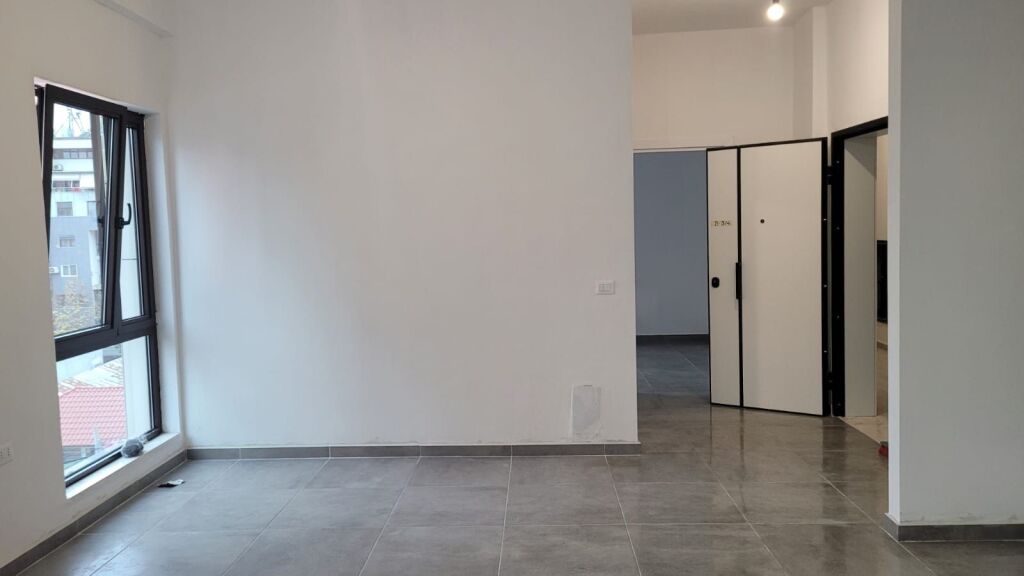 OFFICE FOR RENT 56 M2 21 DECEMBER 65,000 LEKE