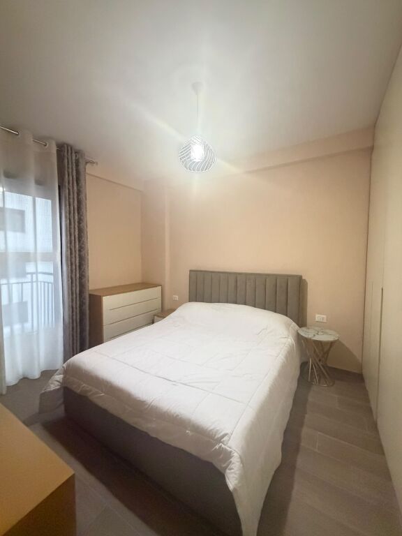 Affittasi 2+1+parcheggio Kodra e Diellit 850€