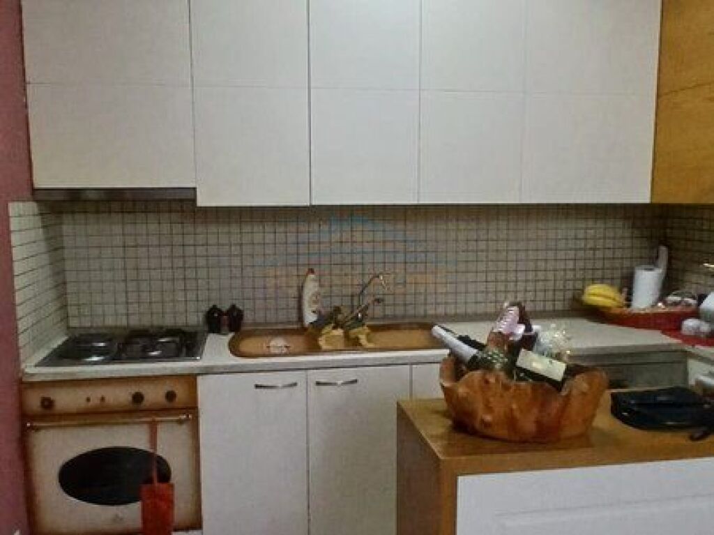 Shitet , Apartament 2+1 , Komuna e Parisit , Tirane