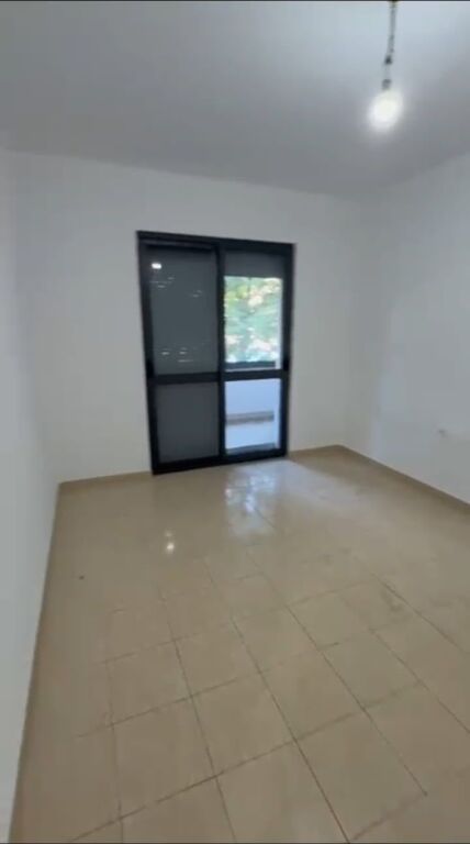 Qera | Ambjent Biznesi | Rruga Arkitekt Kasemi | 600 €/muaj
