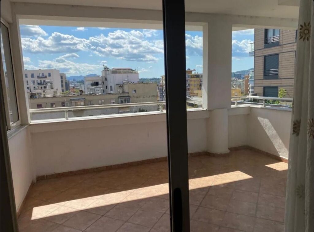 Apartament 1+1 me qira tek Pazari i Ri