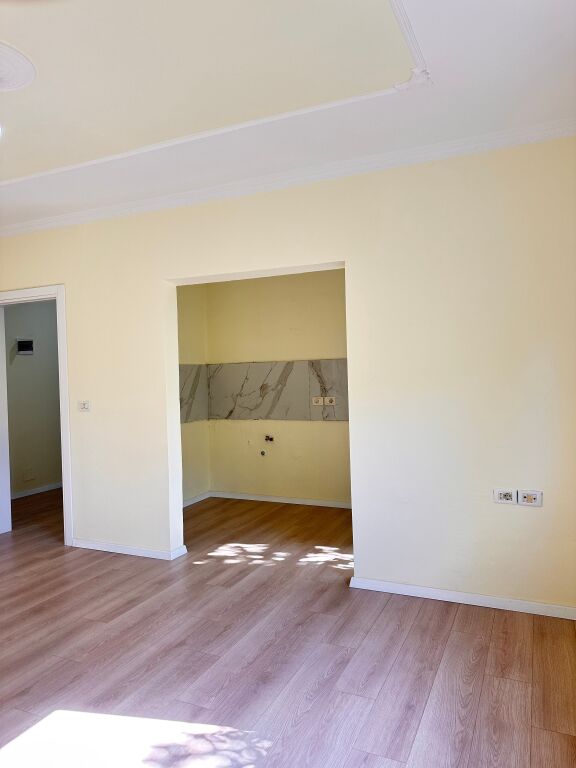 🏡 **Apartament 1+1 për Shitje – Rruga Irfan Tomini**