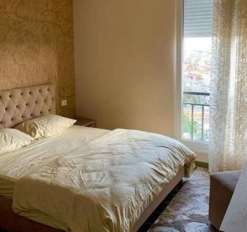 APARTAMENT 3+1 100,000 LEKE RRUGA 5 MAJ