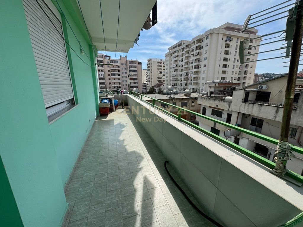 SHITET APARTAMENT 3+1+2 + POST PARKIMI PRANE TREGUT FSHATAR!
