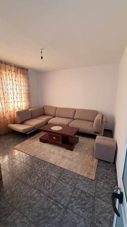 CASA IN AFFITTO 3+1- AMERICANA 2, VICINO ALLA CLINICA