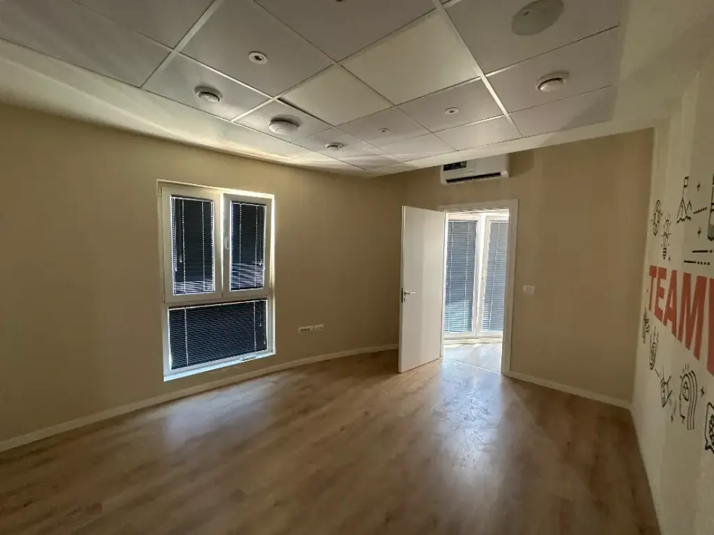 Rent | Ambjent Biznesi | Zogu i Zi | 2300 €/month