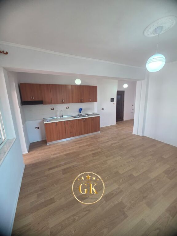 SHITET APARTAMENT 2+1 PRAN GJIMNAZIT NAIM FRASHERI DURRES