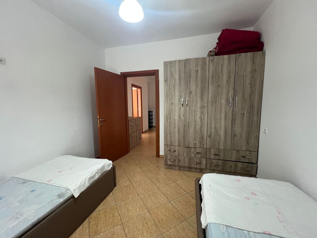 Apartment 2+1 at Rrota e Kuqe, Beach