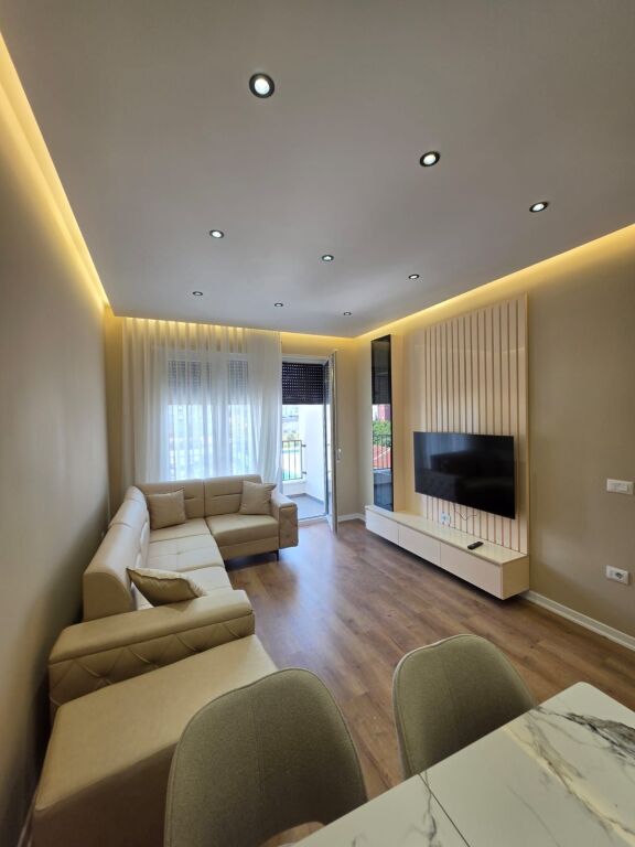 Qera | Apartament 1 + 1 | Rruga 5 Maji, Concord Center| 600 €/muaj