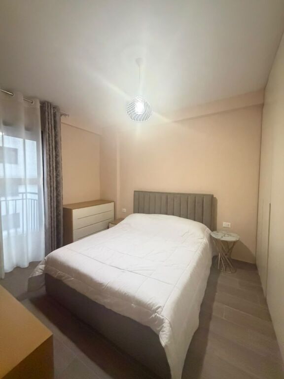 Affittasi Super Appartamento 2+1+2+posto auto a Kodra e Diellit