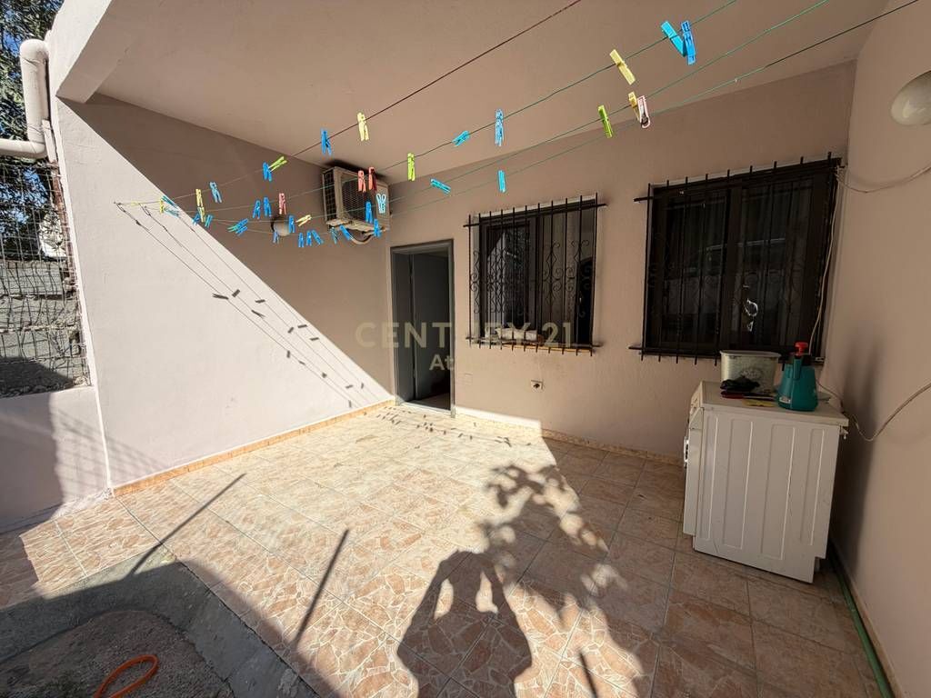 APARTAMENT 3+1 ME QIRA TEK SHKOLLA E BASHKUAR – I BOLLSHEM, KOMOD DHE IDEAL PËR FAMILJE!!