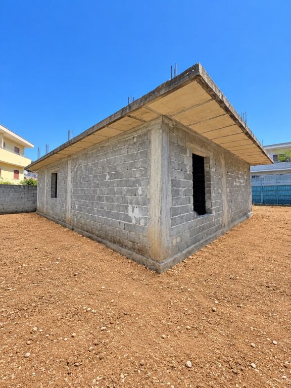 SHITET SHTËPI PRIVATE – LAGJJA 17, ISH-KËNETA, DURRËS