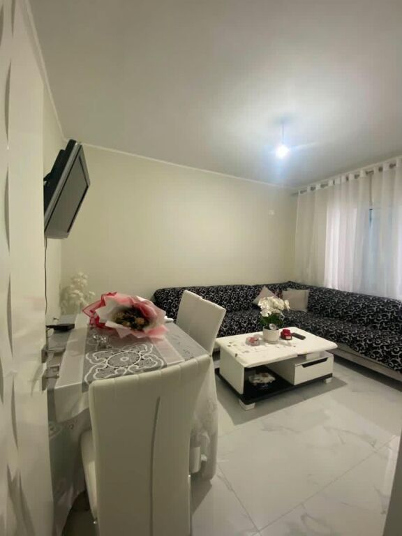 Shitet apartamenti 1+1