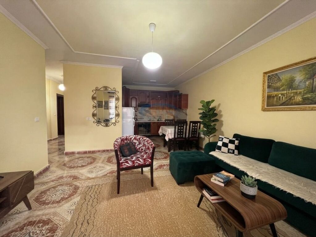 Shitet, Apartament 2+1, Rruga "Kongresi Manastirit", Tirane.
