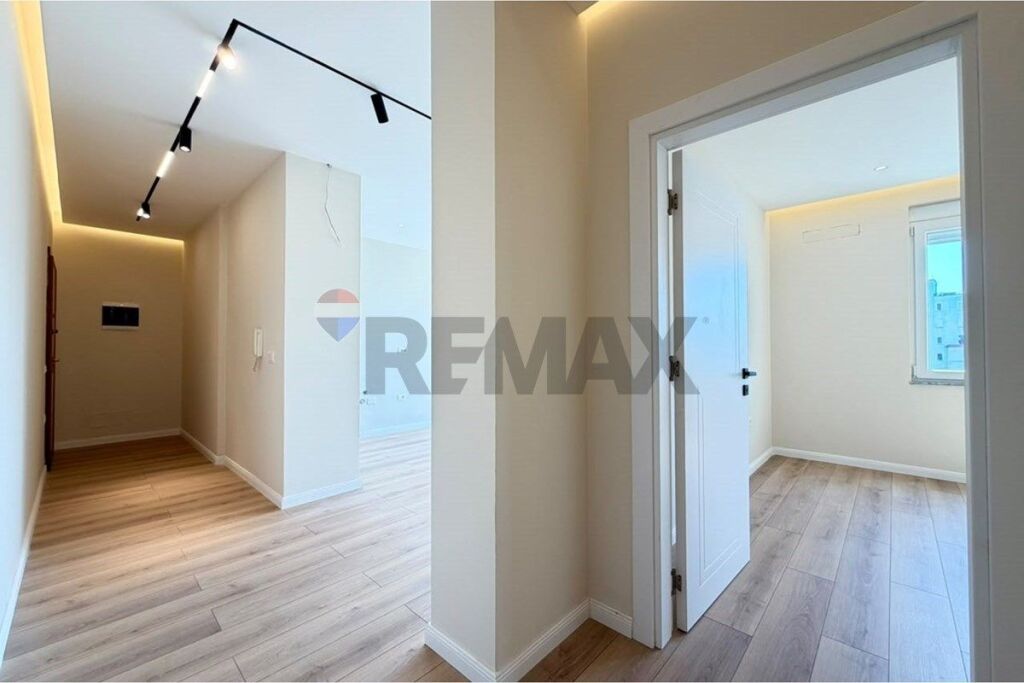 Apartament 1+1 ne zemer te Bllokut! per shitje