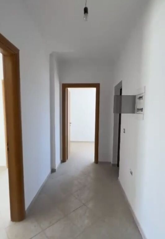 Shitet apartament 2+1+Verande ne Astir , Unaza e Re , Yzberisht .