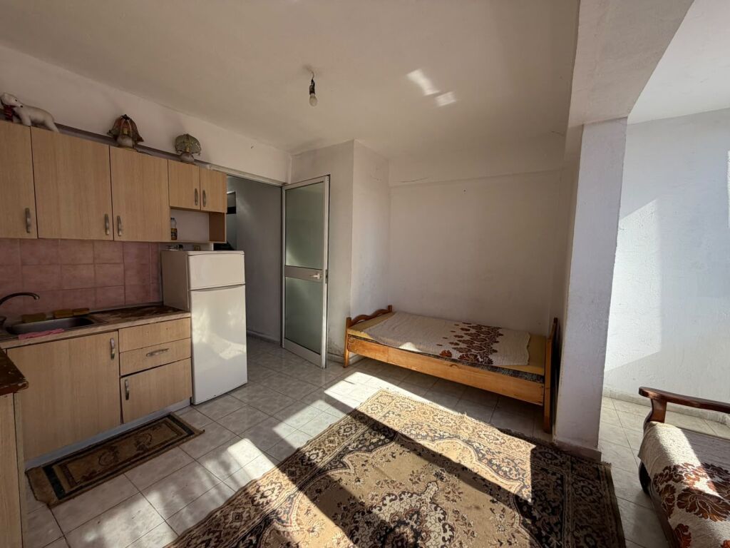 Shitet Apartament 1+1 ne Plazh