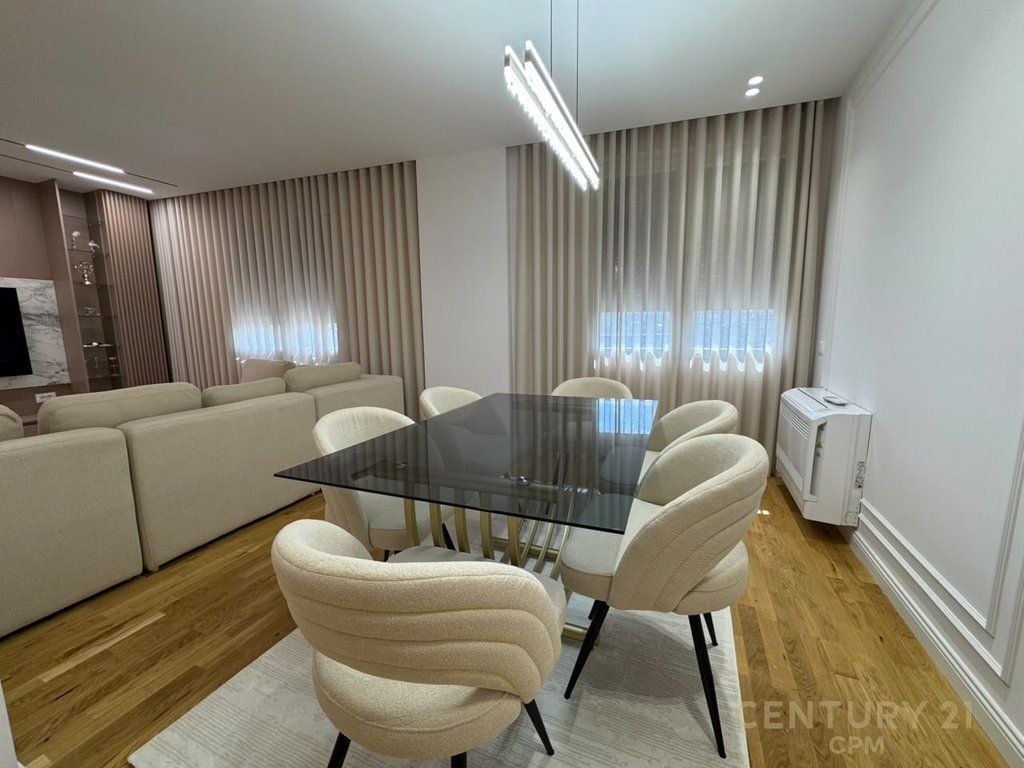 Apartament 2+1 + post parkimi ne shitje, ish profarma, Bulevardi Bajram Curri!