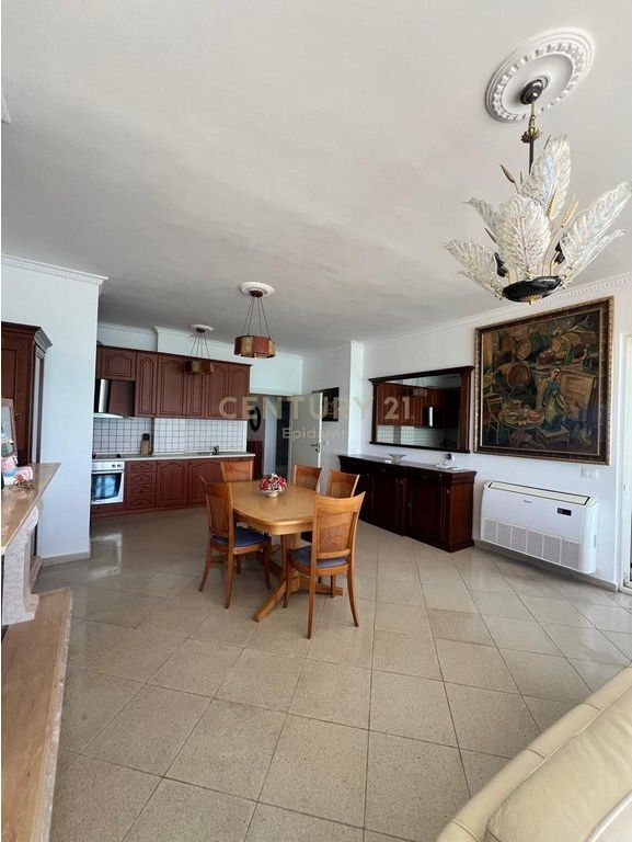 Jepet me Qera Apartament 3+1+2 me Pamje Deti, Golem!