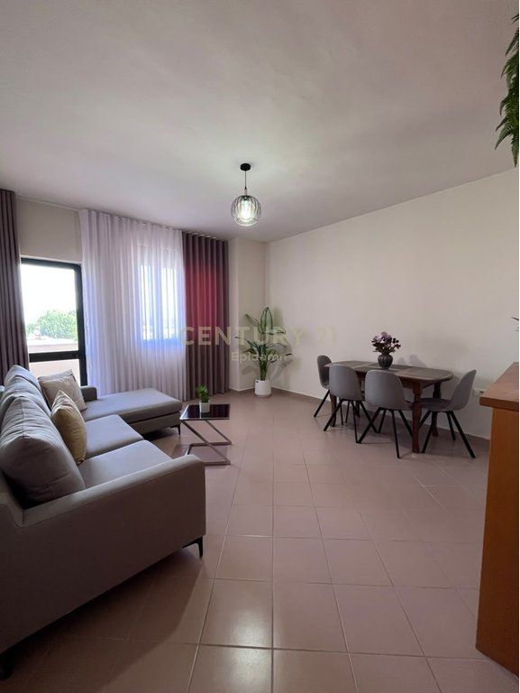 Shitet Apartament 2+1+2 në Plazh, Rrota e Kuqe