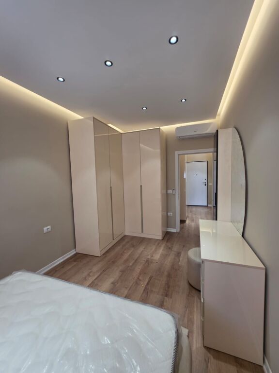 Qera | Apartament 1 + 1 | Rruga 5 Maji, Concord Center| 600 €/muaj