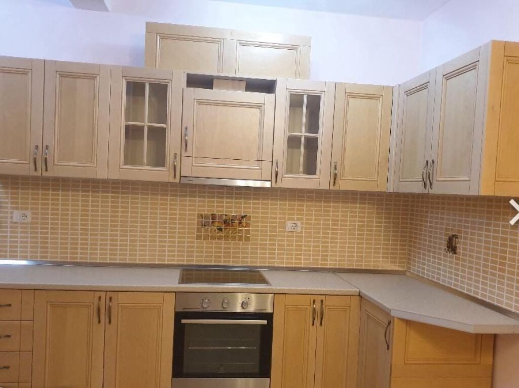 Affitto | Apartament 3 + 1 + 3 | Rruga Peti | 1000 €/mese