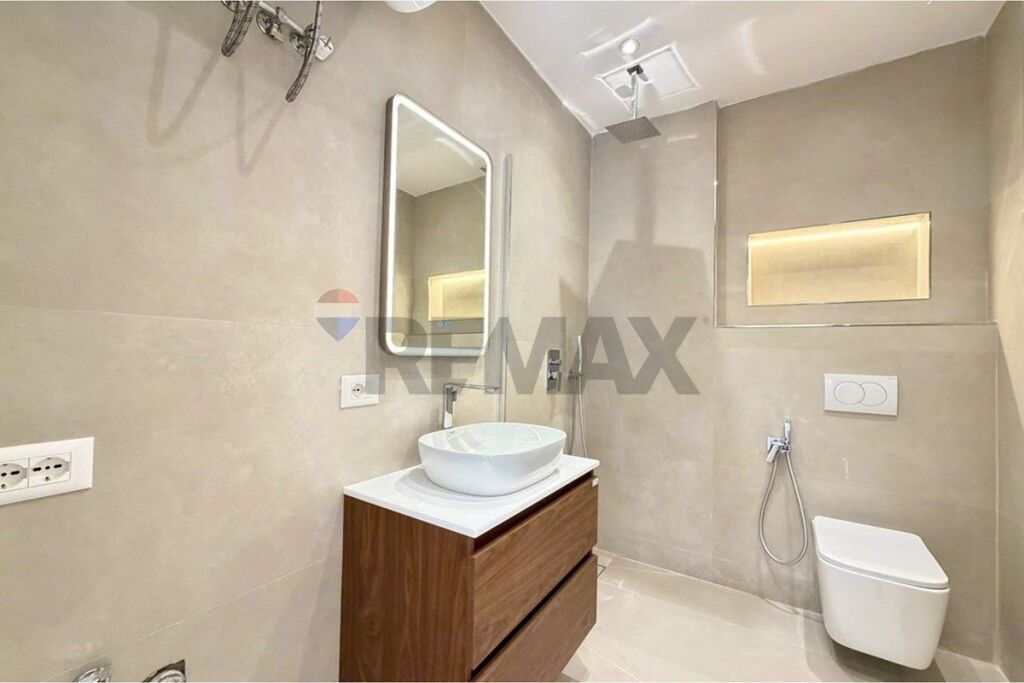Apartament 1+1 ne zemer te Bllokut! per shitje