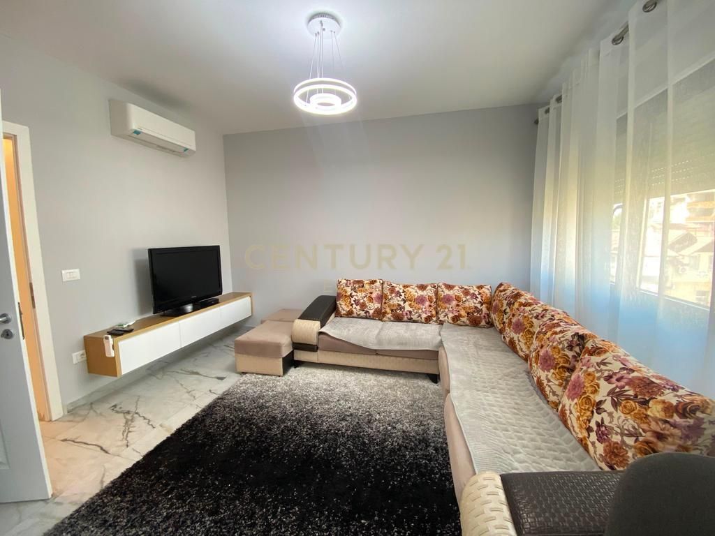 SHKOLLA E BALETIT, APARTAMENT 1+1+ PARKIM PER QIRA