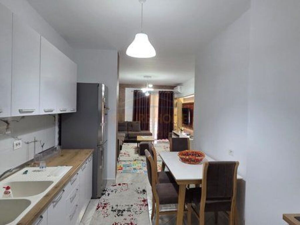 SHITET, APARTAMENT 2+1, KOMPLEKSI TOM DOSHI, Tiranë.