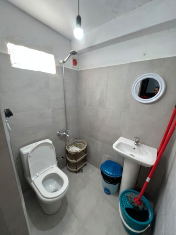 For rent Gazoniere in Ali Dem Area: 50m2 Floor: 1 (separate entrance) Price: 35,000 leke/month