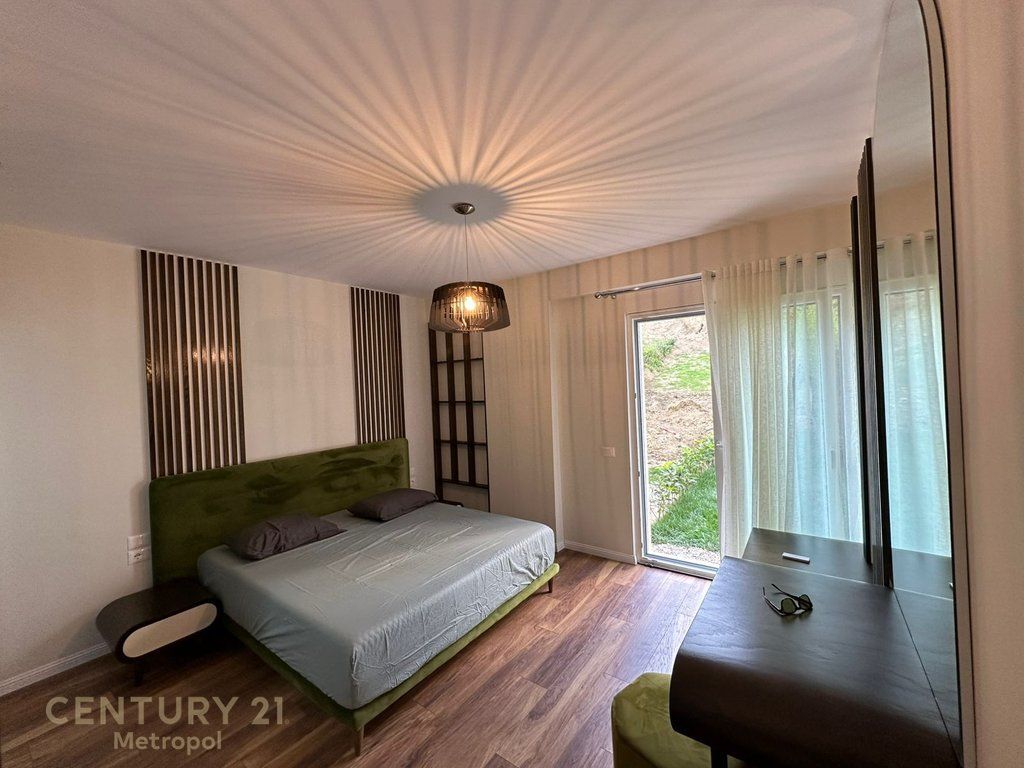 Modern 2+1+2 Apartment with Parking Space – FZ Complex, Liqeni i Thatë!