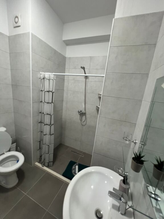 Jepet me qira apartament 2+1+2+Post Parkimi ne Mangalem 21, Ali Demi