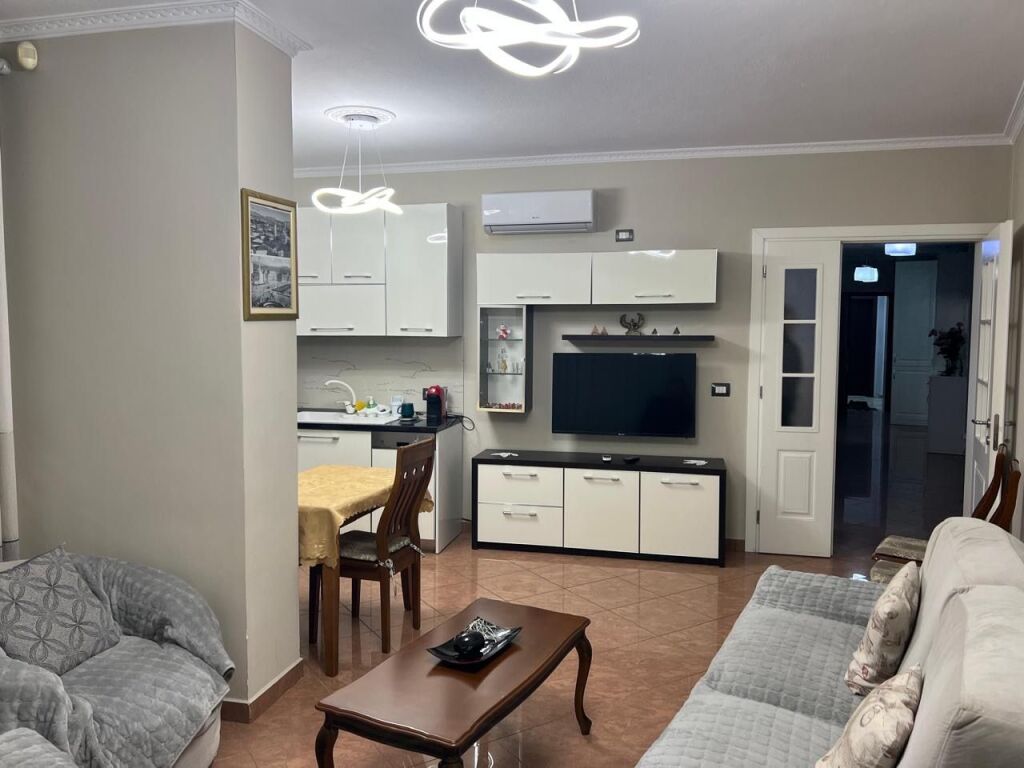 Jepet Apartament me qera 2+1+2 Rruga Kajo Karafili tek Qendra e Tiranes