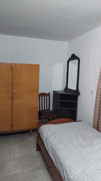 For 2 girls near PARTIZANI HIGH SCHOOL /SELVIA 25,000 LEKE