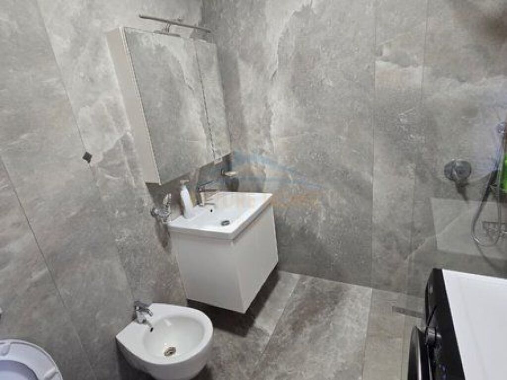 Shitet , Apartament 2+1+2 , Selvia , Tirane