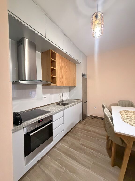 Affittasi 2+1+parcheggio Kodra e Diellit 850€