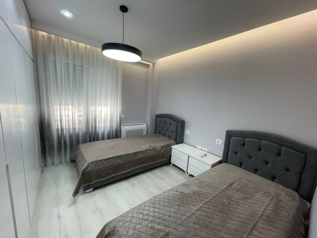 🏡 Jepet me qira apartament 2+1+2 pranë Ambasadës Amerikane!